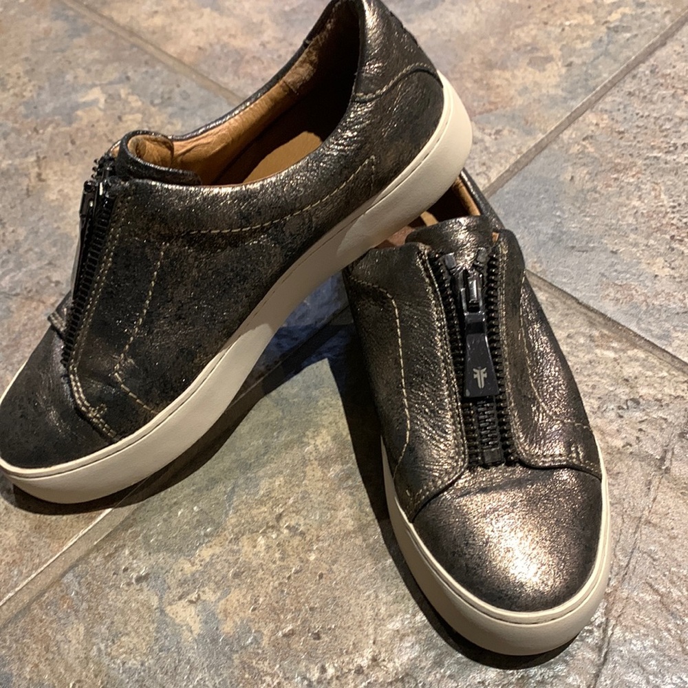 Frye “Lena” zip slip on metallic shoes 7m